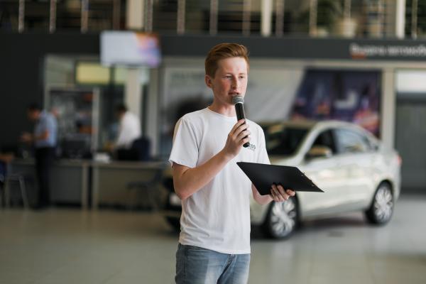 «Авто-Ревю» представил ростовчанам новую LADA Vesta SE Cross